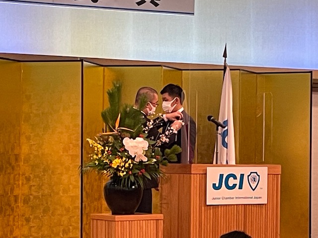 理事長バッジ授与