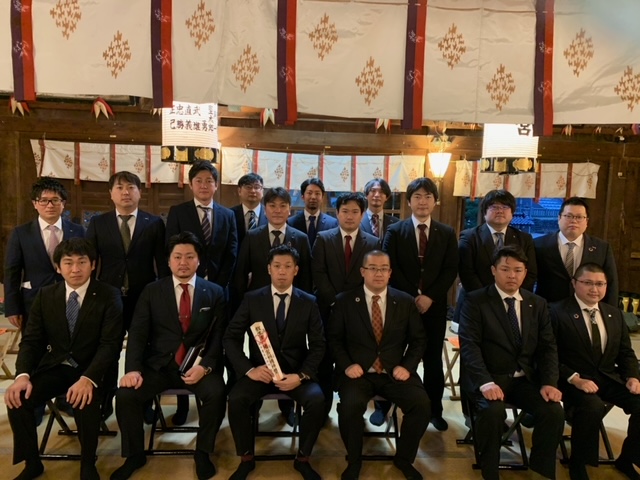 放生津八幡宮にて1年間の事業成功と安全を祈願致しました。